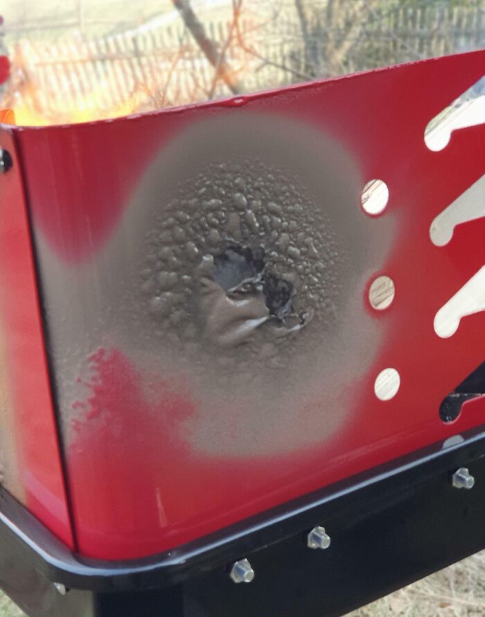 La pintura de mi nueva barbacoa barata se derrite cuando arde el carbón