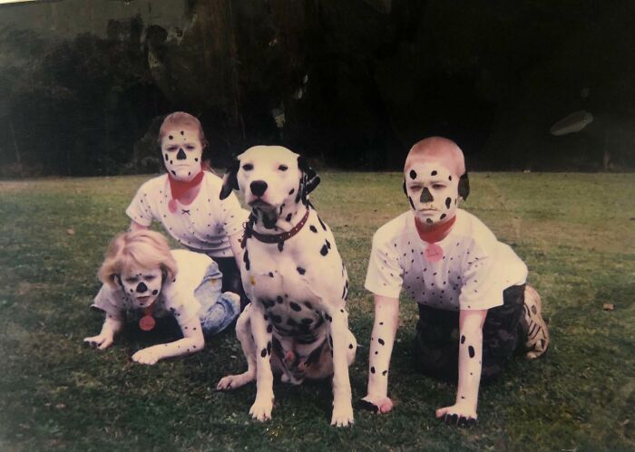 From Bad Decisions To Bizarre Timing, Here Are 40 Cursed Images That Defy Explanation