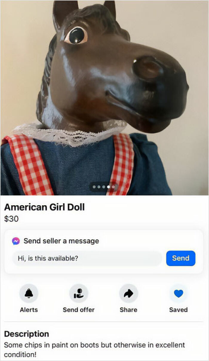 Muñeca rara con cabeza de caballo a la venta en Facebook Marketplace, encontrada entre cosas extrañas vendidas online.