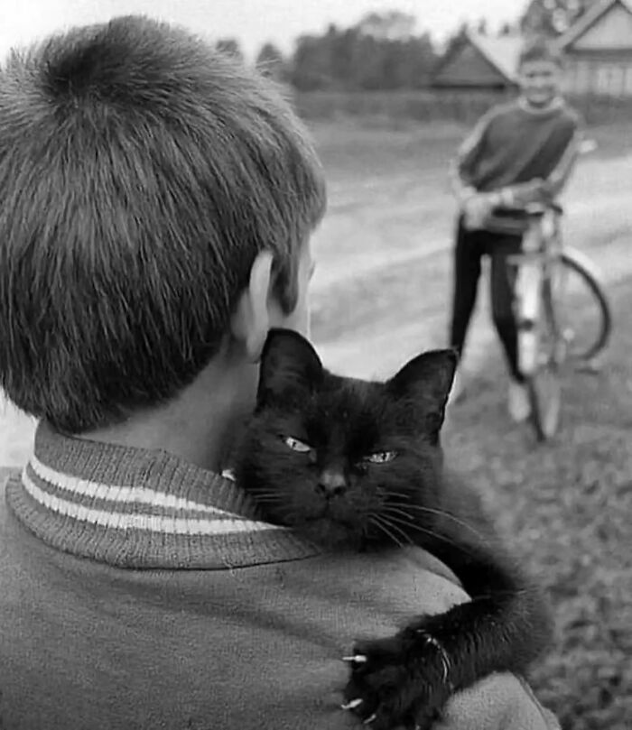 40 Captivating Street Shots Curated By "Pure Street Photography"