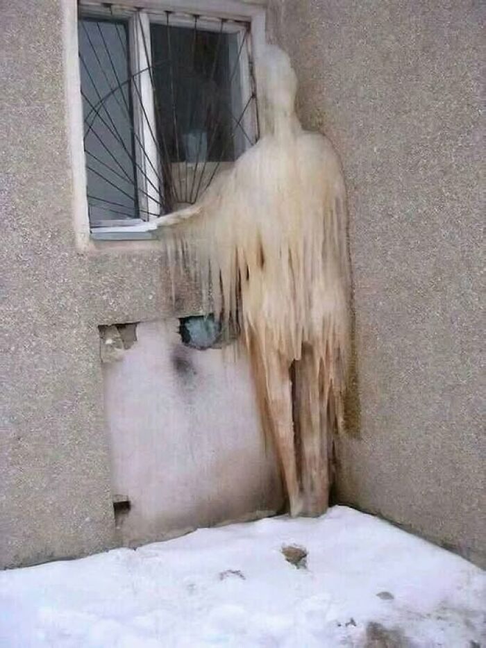 Hace tanto frío que el fantasma se ha congelado
