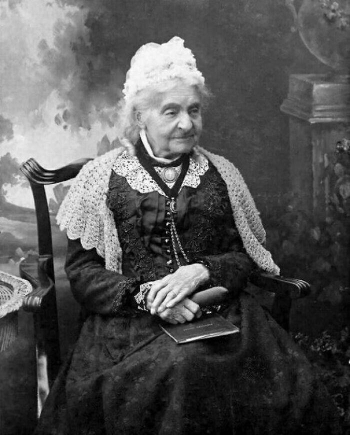 Esta foto muestra a Margaret Ann Neave, una mujer estadounidense que falleció en 1902 a los 110 años. Esta mujer nació en 1792, lo que significa que vivió en tres siglos.