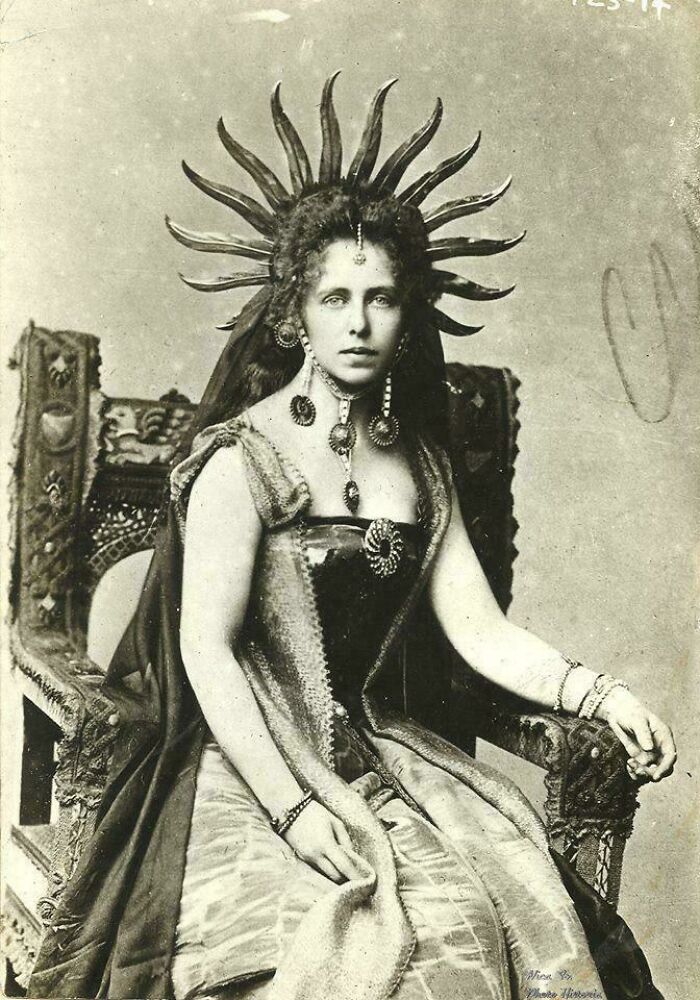 Su Majestad la Reina Marie de Rumanía, 1896