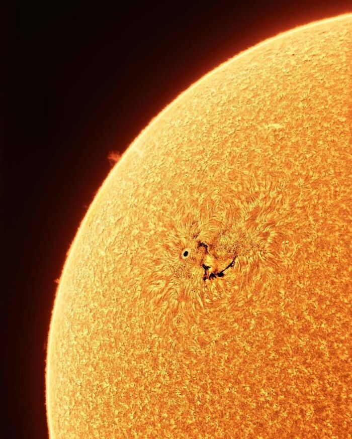 Primer plano del Sol con manchas solares, una imagen extrañamente aterradora que provoca escalofríos.