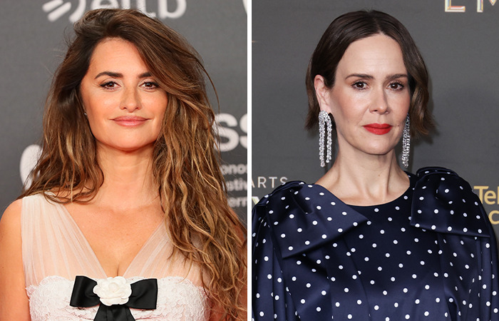 Dos mujeres famosas de la misma edad en un evento de gala, con vestidos elegantes y joyería destacada.