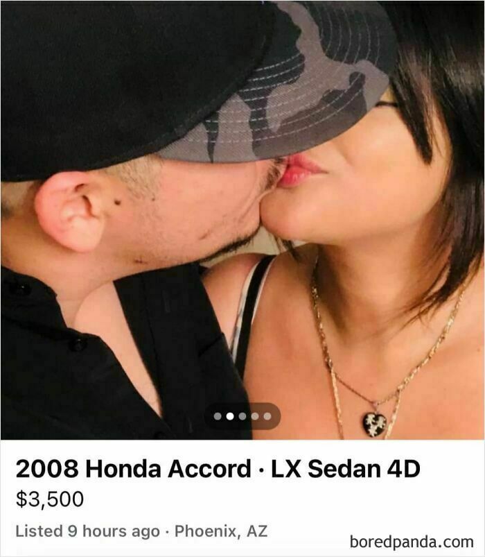 Pareja besándose en anuncio raro de Facebook Marketplace para un Honda Accord 2008.