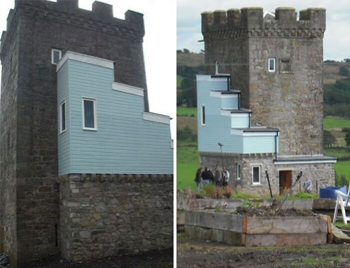 Torre de piedra con extraña extensión moderna azul, ejemplo de arquitectos fracasados en diseño.
