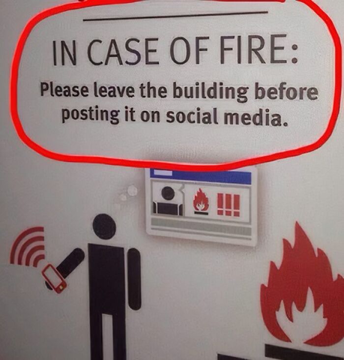 Aviso legal divertido con instrucciones para salir del edificio antes de publicar en redes sociales en caso de incendio.