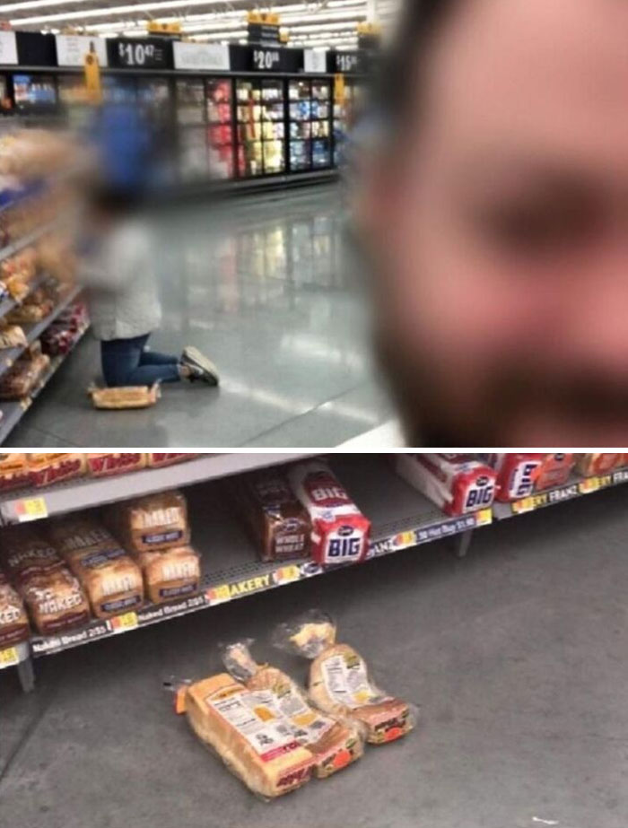 Cliente dejando pan en el suelo dentro de supermercado, una situación frustrante para empleados con clientes ignorantes y tontos.