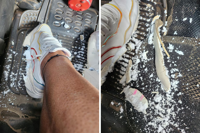Zapato roto en el trabajo, suela desintegrada en el auto, mostrando un mal día laboral.