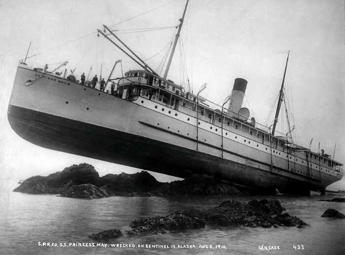 Barco histórico "Princess May" encallado en Alaska en 1910, una de las interesantes fotos que te transportan al pasado.