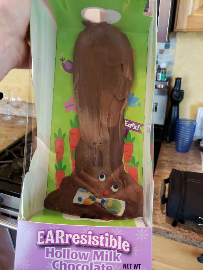 Figura de chocolate con forma extraña y defectuosa, podría estar en la lista de personas que llevan un día peor que el tuyo.