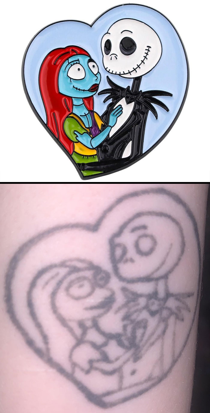 Tatuaje fallido de personajes en corazón que parecen inspirados en La Pesadilla antes de Navidad. Error común en tatuajes.