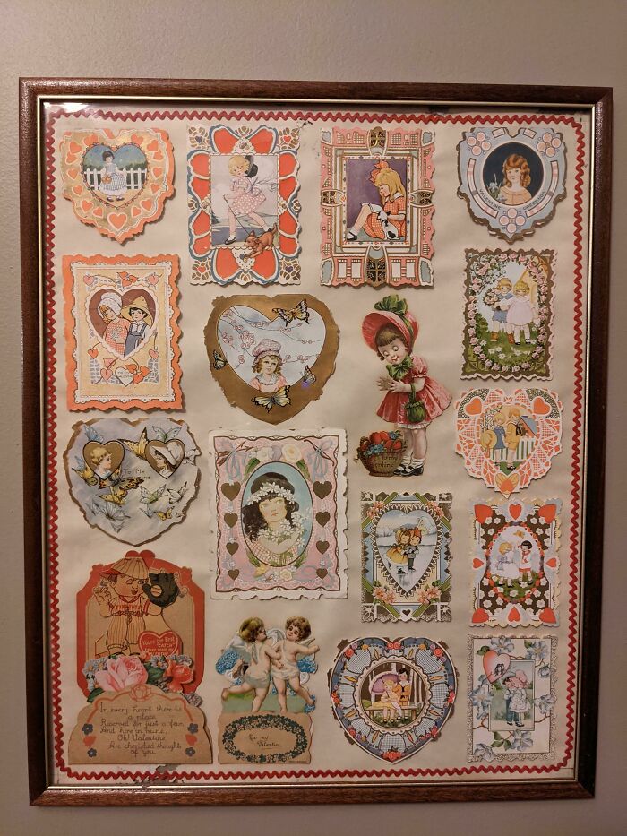 Colección vintage de tarjetas con ilustraciones románticas y corazones, mostrando comparación en perspectiva temporal.