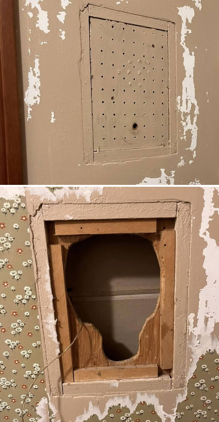 Panel oculto con agujeros en pared antigua, descubrimiento curioso en casas olvidadas o abandonadas con detalles de madera y pintura descascarada.