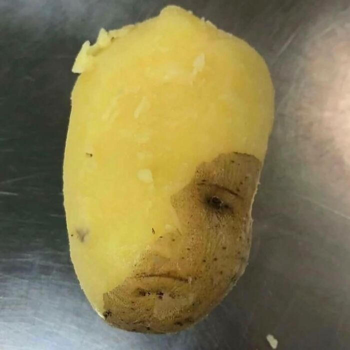 Papa con parte de la piel que parece un rostro humano, una de las personas que menos mal que hicieron una foto.