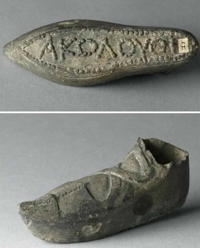 Fragmento arqueológico de zapato antiguo con inscripciones, destacado entre increíbles descubrimientos arqueológicos educativos.