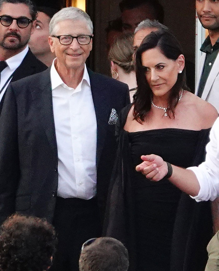Celebridades con atuendos cuestionables en la recepción de la boda de Jeff Bezos y Lauren Sánchez.