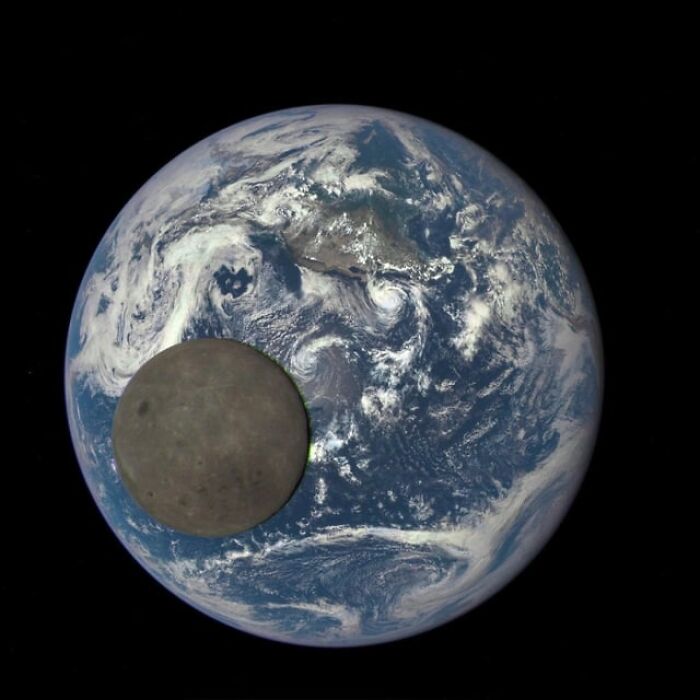 Vista desde el espacio de la Tierra y la Luna mostrando ángulos alternativos únicos de nuestro planeta.