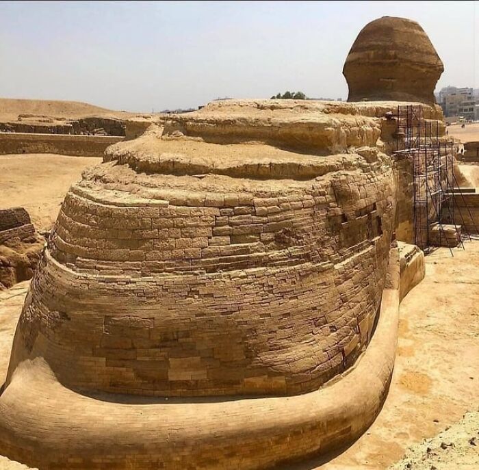 Vista alternativa de la Esfinge en Egipto mostrando detalles poco comunes desde un ángulo diferente y sorprendente.