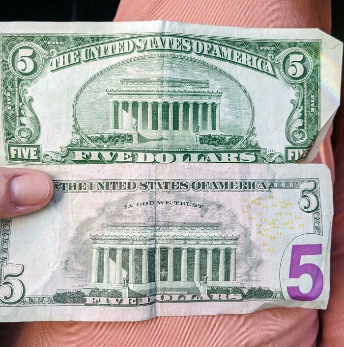 Billetes de cinco dólares vintage mostrando detalles de la vida cotidiana en la década de 1950 en EE. UU.