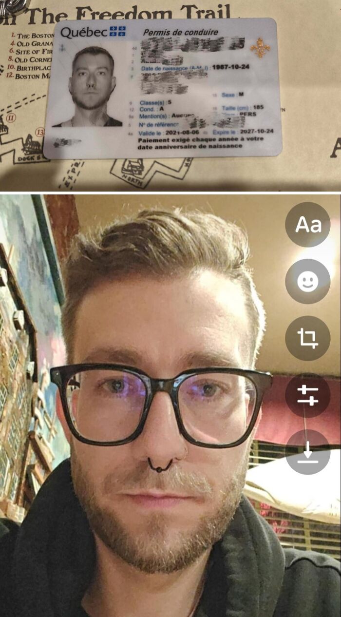Hombre con gafas y piercing nasal mostrando su licencia de conducir en Quebec, ejemplo de personas rechazadas brutalmente.