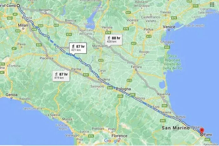 Mapa que muestra rutas a pie en Italia, destacando datos interesantes que la gente tenía que compartir.