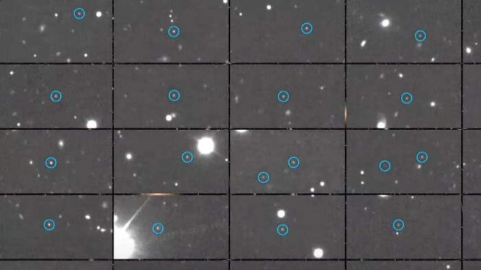 Cielo estrellado con múltiples puntos de luz marcados, mostrando cosas interesantes que la gente tenía que compartir.
