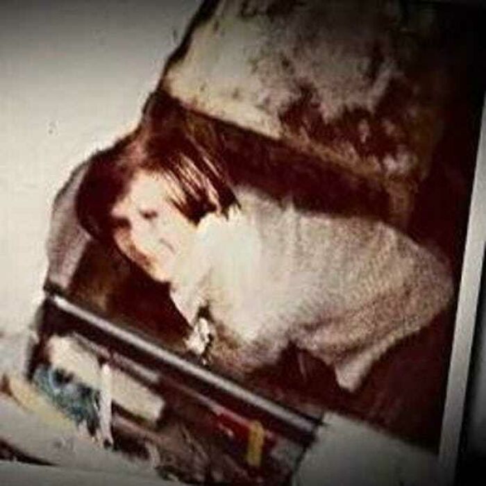 Foto inquietante de una persona en un lugar oscuro que parece normal hasta conocer su historia real.