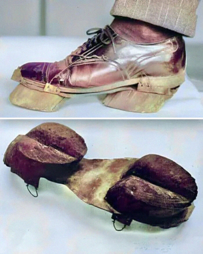 Zapatos antiguos con suela de madera y diseño inusual de elevación, ilustrando cosas interesantes que la gente tenía que compartir.
