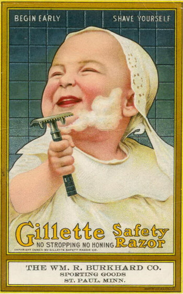 Bebé vintage afeitándose con gillette en anuncio antiguo que muestra normas culturales cambiantes en publicidad histórica.