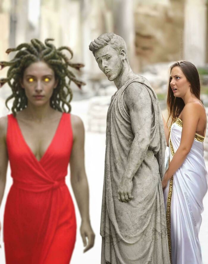 Hombre estatua mirando a mujer con ojos brillantes y cabello de serpientes en meme divertido de mitos. Hombre estatua mirando a mujer con ojos brillantes y cabello de serpientes en meme divertido de mitos.