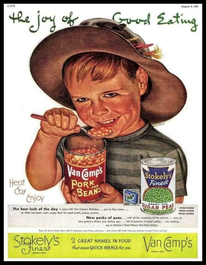 Niño en anuncio vintage sosteniendo lata de frijoles, ilustración clásica representando anuncios vintage y normas culturales cambiantes.