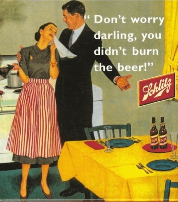 Hombre consuela a mujer en anuncio vintage de cerveza, mostrando normas culturales cambiantes en publicidad antigua.