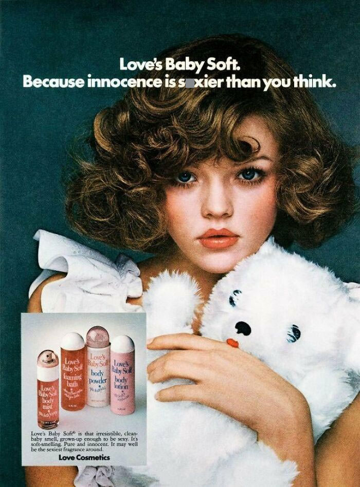 Anuncio vintage extraño mostrando normas culturales cambiantes con una joven abrazando un oso de peluche y productos Baby Soft.