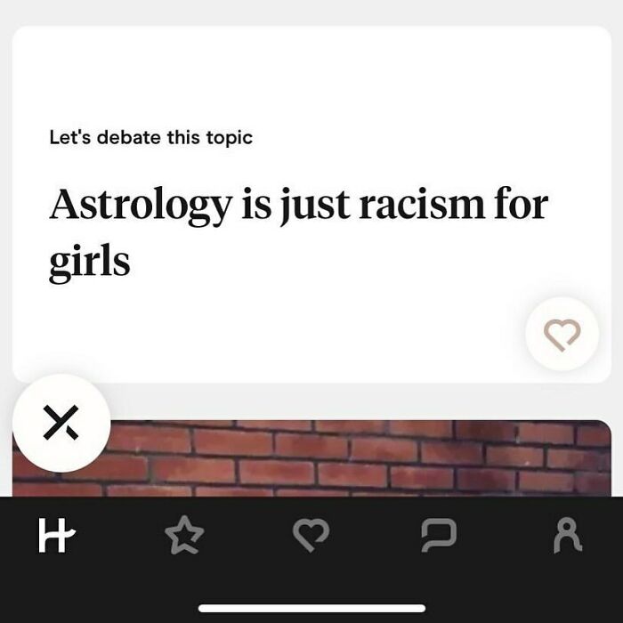 Hombre cringe enviando mensajes inflamatorios sobre astrología mostrando sus verdaderos colores patéticos.