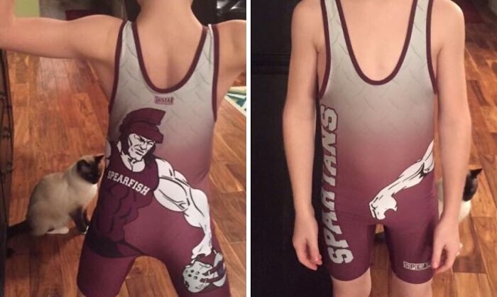Niño con uniforme deportivo gracioso de Spartans que genera cuestionamientos sobre el diseño del uniforme divertido.