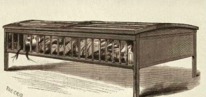 Cuna antigua de madera con barrotes en ilustración vintage, relacionada con eventos reales inquietantes compartidos en línea. Cuna antigua de madera con barrotes en ilustración vintage, relacionada con eventos reales inquietantes compartidos en línea.