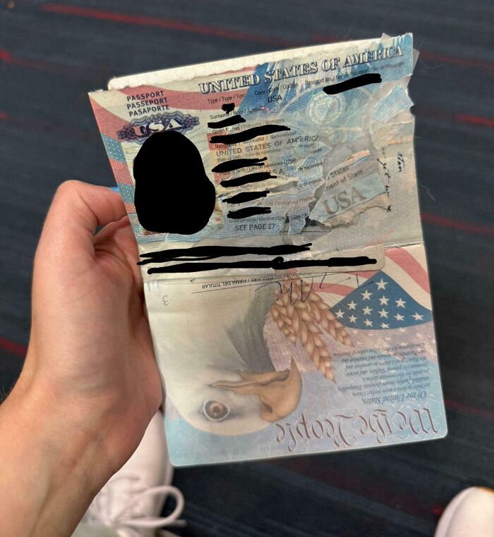 Pasaporte estadounidense arruinado, ejemplo de fotos de vacaciones que no salieron como se esperaba.