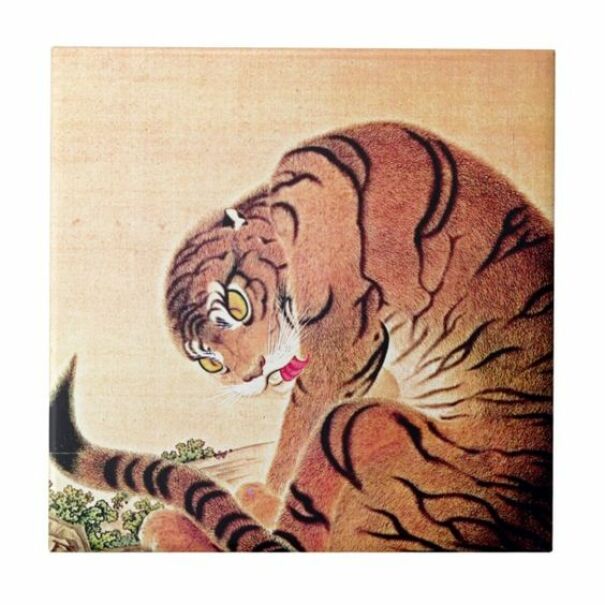 Tigre antiguo con lengua afuera mostrando el blep, una expresión eterna capturada en arte clásico.