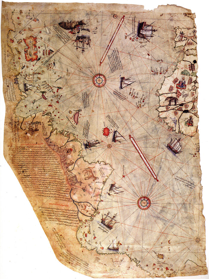 Mapa antiguo con detalles marítimos y dibujos de barcos, imagen real inexplicada hasta hoy en día.