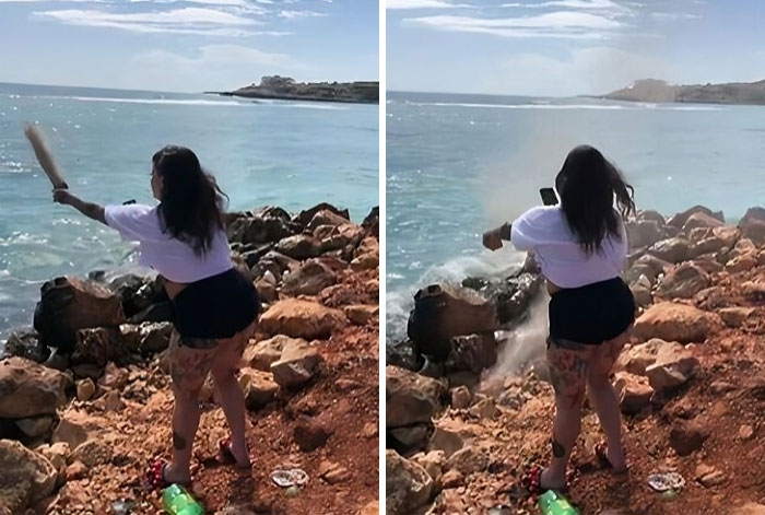 Influencer cometiendo error y arrojando objeto al mar, generando risa mundial por mala elección cerca de rocas en la playa.