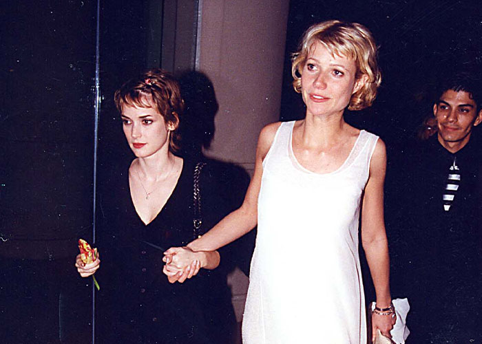 Celebridades en una dramática ruptura de amistad, mostrando tensiones y emociones intensas fuera de Hollywood.