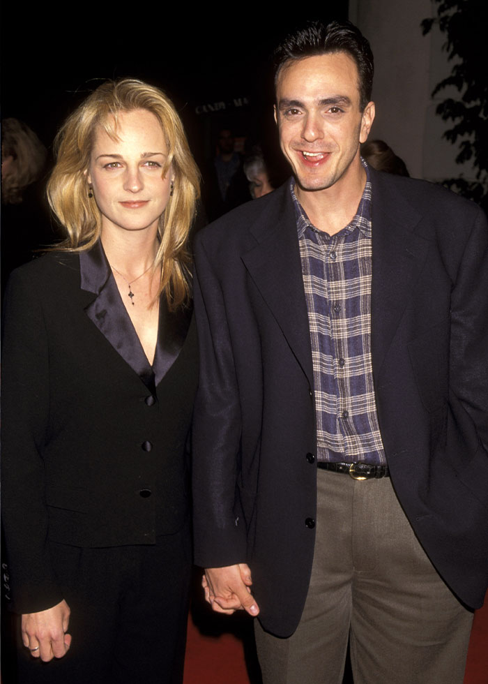 Pareja de celebridades en evento, mostrando un matrimonio olvidado en la lista de bodas famosas y olvidadas. Pareja de celebridades en evento, mostrando un matrimonio olvidado en la lista de bodas famosas y olvidadas.