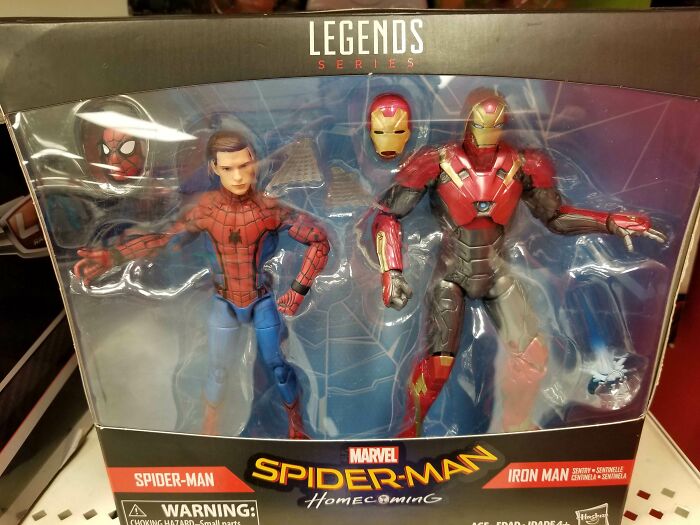 Figuras de acción de Spider-Man e Iron Man en caja Legends Series como hallazgos inútiles divertidos sin razón.