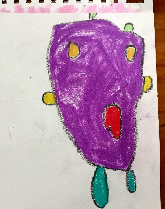 Dibujo infantil de arte salvaje con cara morada, emoción expresiva y colores brillantes, ejemplo de creatividad infantil orgullosa.