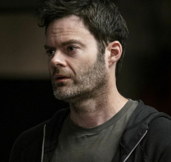 Bill Hader con barba descuidada y sudadera oscura en momento tenso antes del enfrentamiento con el hijo de Rob Reiner.